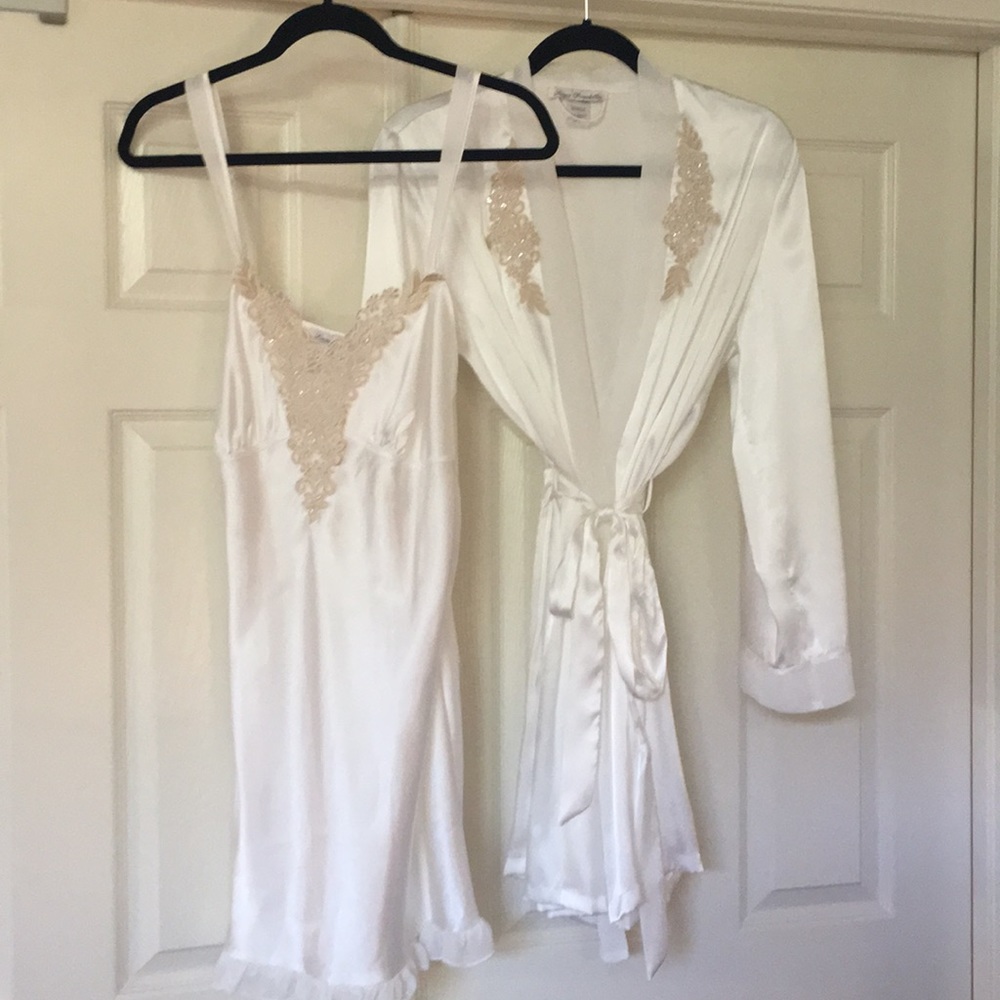 2 piece gown and robe. Linea Donatella. Never worn